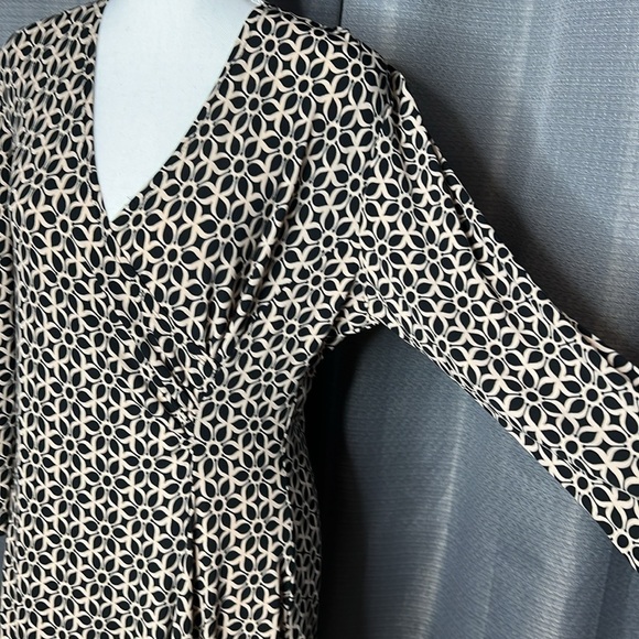 EN FOCUS CREAM AND BLACK LONG SLEEVED FAUX WRAP DRESS SIZE 12 - Picture 6 of 10